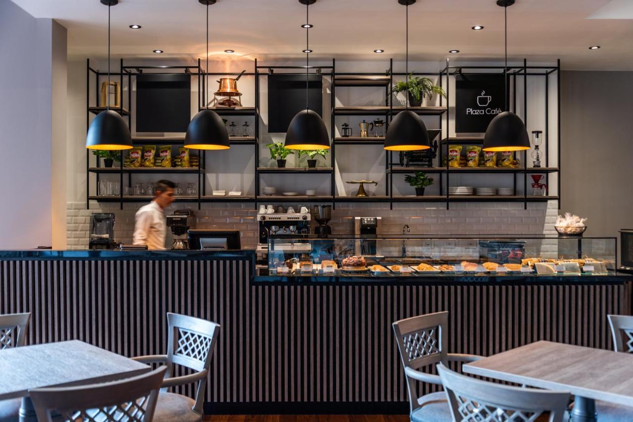 ホテル エステラル ラ フォンタナ ボゴタ エクステリア 写真 The interior of a typical Starbucks Reserve store